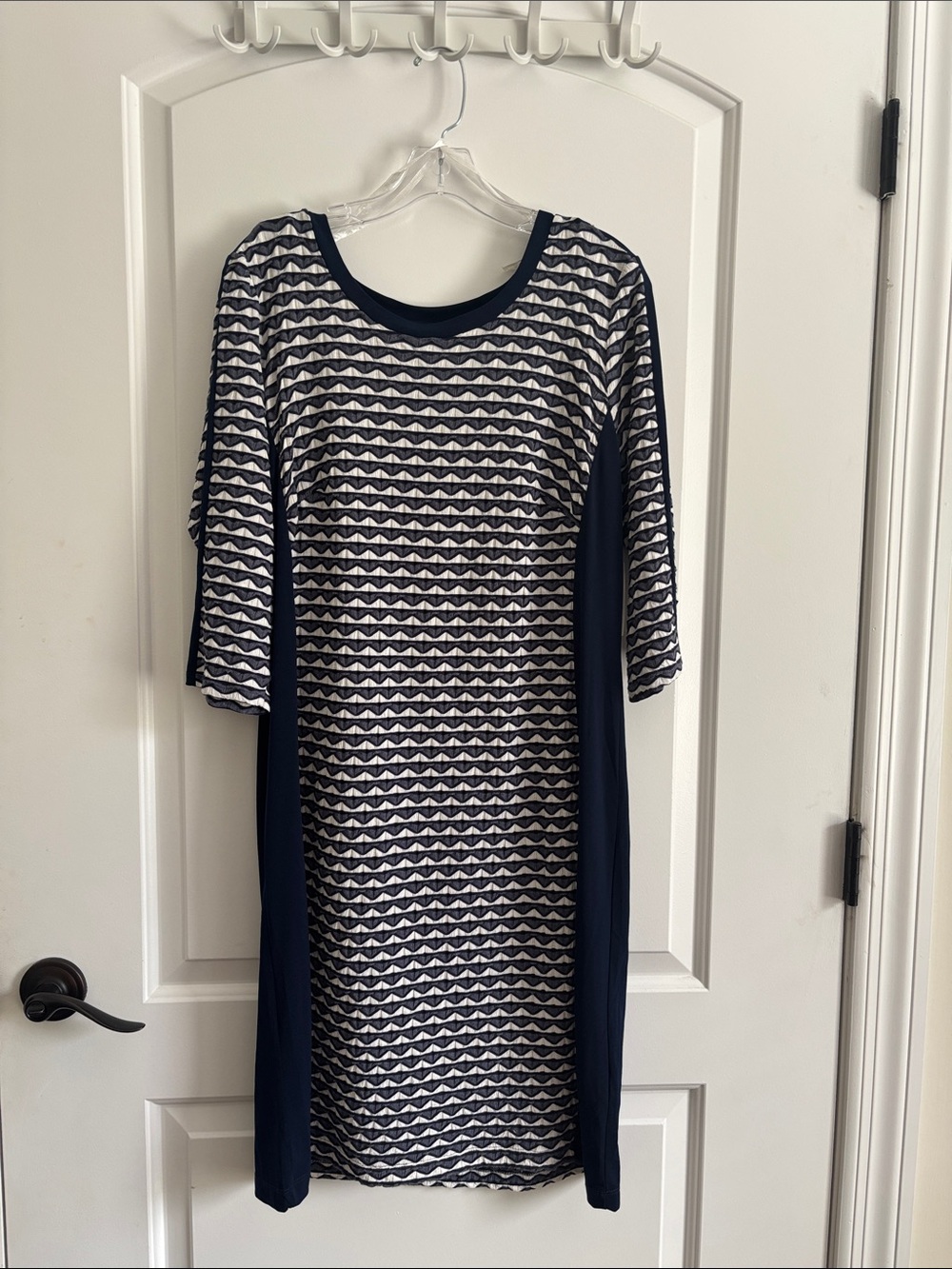 Sandra Darren Dress Barn Women’s Size 16 Navy Blue White Geometric Sheath Dress